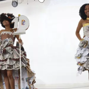 Arte, ciência e papel feminino na defesa do meio ambiente marcam desfile interdisciplinar em colégio estadual de Salvador