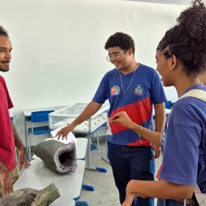 Colégio estadual recebe exposição itinerante do Museu Geológico da Bahia