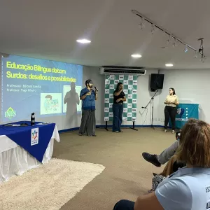 Encontro formativo fortalece educação bilíngue para surdos na Rede Estadual da Bahia