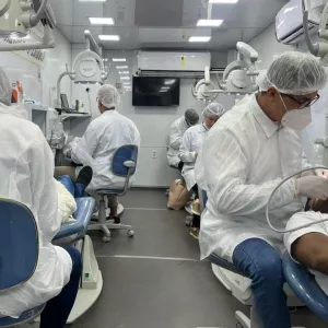 Odontomóvel leva serviços de saúde bucal para escolas da rede estadual