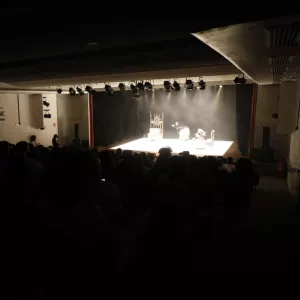 SEC leva estudantes do Ceep Isaías Alves ao teatro, dentro do projeto Circula Cena, da Funceb
