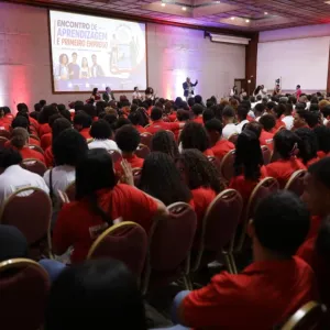 Encontro reúne estudantes da rede estadual para compartilhar experiências de aprendizagem e primeiro emprego