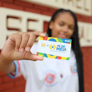 Pé-de-Meia garante incentivo extra de R$ 200 para estudantes que fizerem o ENEM 2026