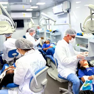 SEC e SESAB levam  Odontomóvel para atender estudantes do Arenoso, em Salvador