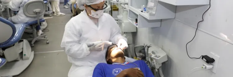 Odontomóvel leva saúde bucal às escolas estaduais de Feira de Santana
