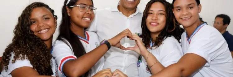 Governador comemora avanços na educação da Bahia