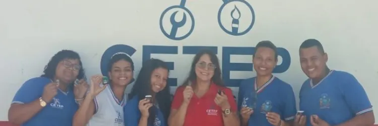 Estudantes substituem microesferas de plásticos por nibs de cacau na formulação de cosmético