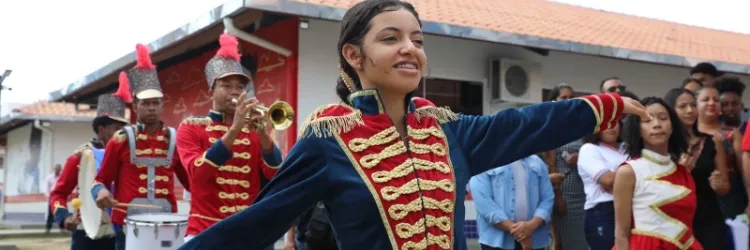 Governo do Estado entrega Colégio de Tempo Integral em Ouriçangas e autoriza novas obras na unidade