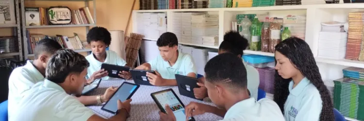 Estudantes das Escolas Famílias Agrícolas e do campo recebem tablets do Projeto Conectar para Educar