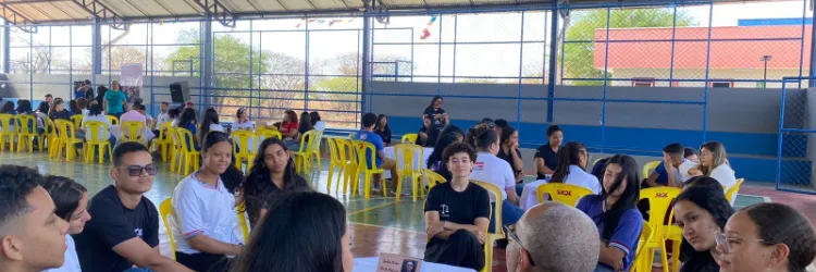 Estudantes de Irecê participam do Fórum das Profissões junto a profissionais de diversas áreas