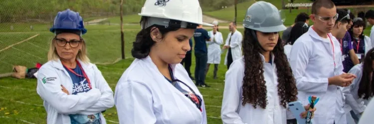 Foguetes feitos por estudantes da rede estadual com materiais reciclados se destacam na Mostra Brasileira de Astronomia