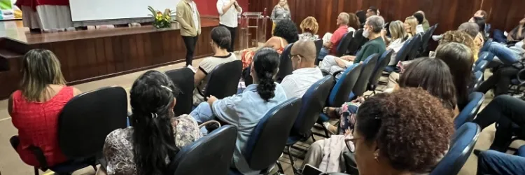 Gestores escolares do NTE 26 se reúnem no IAT para discutir estratégias de prevenção e combate ao assédio