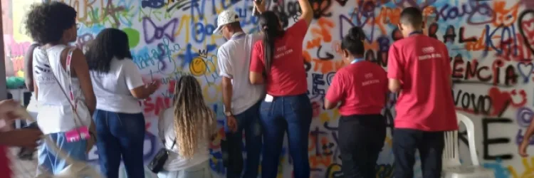 Grafite ganha destaque no encontro da rede estadual da Educação, em Salvador