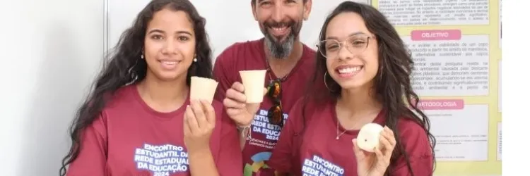 Jovens cientistas criam copo biodegradável a partir do amido de mandioca e bagaço de cana