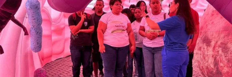Estudantes da rede estadual participam de experiência imersiva para estudar o aparelho digestivo