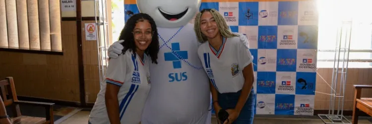 UNEB e Colégio Estadual Thales de Azevedo promovem feira educativa sobre saúde e antirracismo