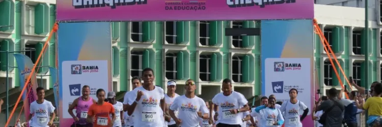 1ª Corrida e Caminhada da Educação reúne dez mil participantes e arrecada três toneladas de alimentos para o Bahia Sem Fome
