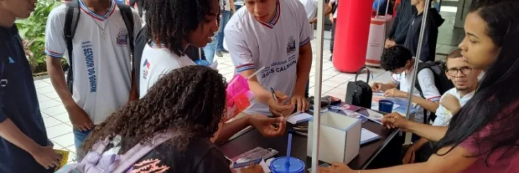 I Feira de Profissões da Biblioteca Central do Estado da Bahia atrai mais de 1000 estudantes