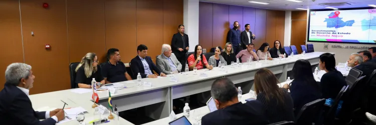 Governo do Estado discute obras e investimentos em Educação para Mundo Novo