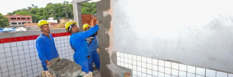 SEC vistoria obras em escolas e participa de levantamento de demandas em áreas afetadas pelas chuvas, em Ilhéus