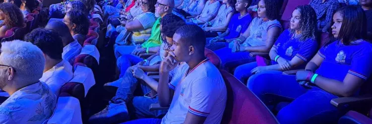 Estudantes da rede estadual participam do programa Sem Censura ao vivo em Salvador