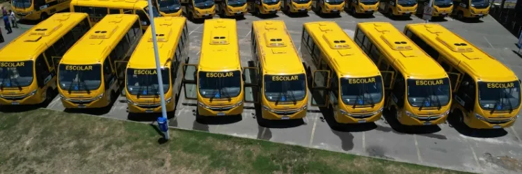 Governo do Estado amplia mobilidade de estudantes do interior com entrega de 417 ônibus escolares