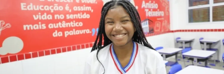 Em Feira de Santana, governador participa de aula inaugural da rede estadual