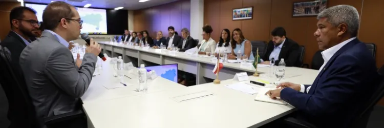 Governador discute com os prefeitos demandas de Teixeira de Freitas, Carinhanha, Cabrália e Sítio do Mato