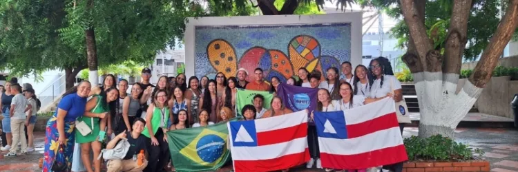 Projetos científicos de estudantes da rede estadual são apresentados em evento na Colômbia