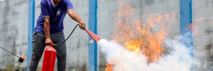 Estudantes de Camaçari recebem treinamento em primeiros socorros e combate a incêndios