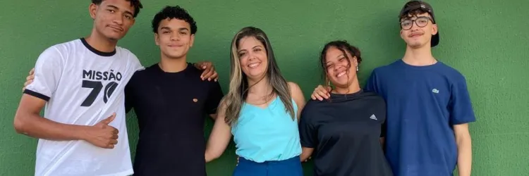 Sacola biodegradável desenvolvida por estudantes baianos é apresentada em evento internacional