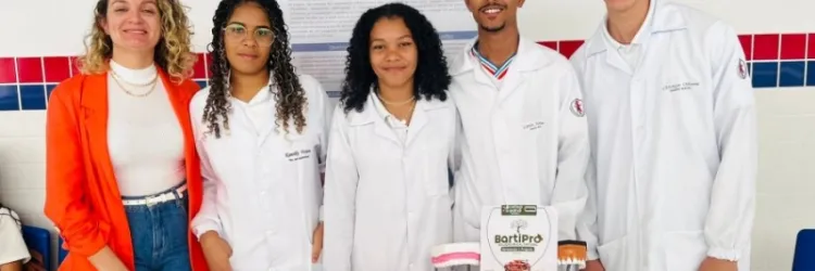 Jovens baianos criam enxaguante bucal à base de própolis e barbatimão