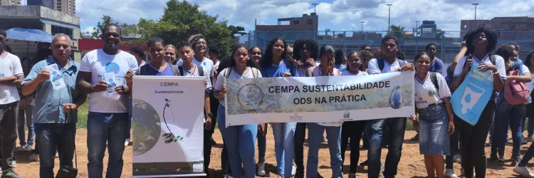Estudantes protagonizam abraço coletivo ao Rio Mangabeira