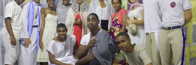 Educadores na aula de teatro