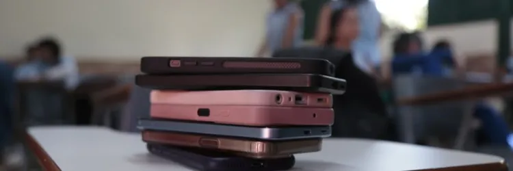 CNE publica diretrizes para educação digital e uso de celular