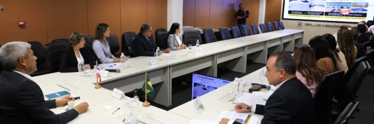 Governador retoma reuniões com gestores municipais e entrega ambulâncias para Ibirapitanga, Riachão das Neves e Jacobina