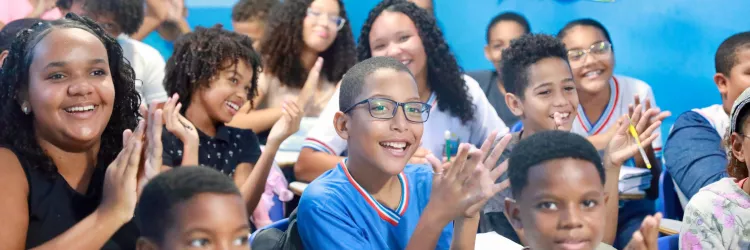 Comunidade conhece área da nova sede do Colégio Estadual Maria Bernadete, na Estrada de Barreiras, em Salvador