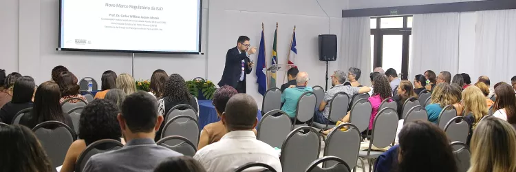 Em encontro, Bahia fortalece política de EaD para democratizar acesso à graduação