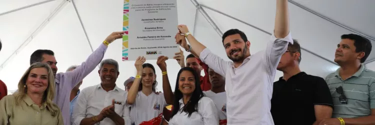 Governo da Bahia entrega obras em escolas e reforça Educação em Guanambi