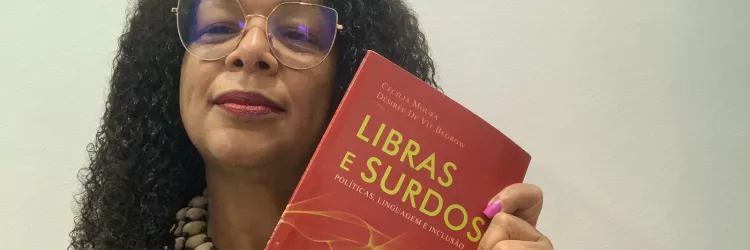 Professora da rede estadual concorre ao Prêmio Jabuti Acadêmico por participação em livro sobre estudos surdos