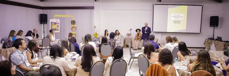 Articuladores discutem sobre políticas de alfabetização durante segundo ciclo formativo da Renalfa, em Salvador 