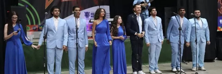 Estudantes de Medeiros Neto vencem competições de canto e dança 