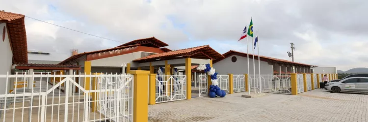 Primeira escola municipal de Tempo Integral de Pedro Alexandre é entregue com recursos do Governo do Estado