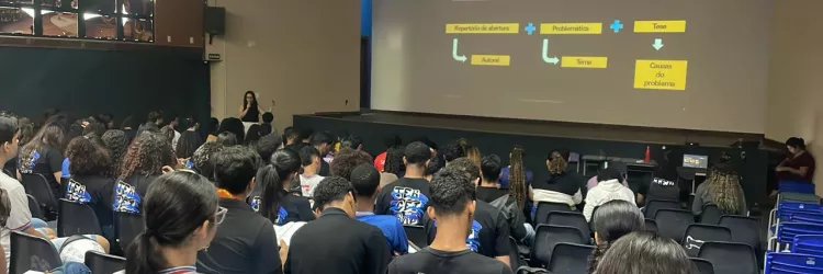 Aulão Prepara Enem ganha reforço no time de professores