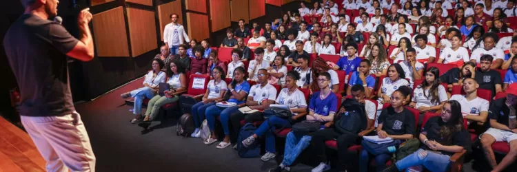 Estudantes da rede estadual participam do Aulão Enem com foco em raciocínio lógico e Matemática