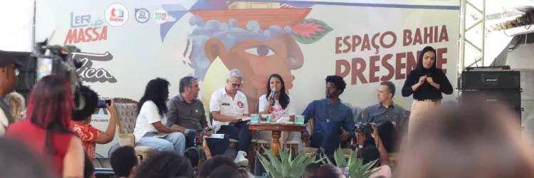 FLICA 2025: mesa de conversa debate a leitura como prática essencial para formação de cidadãos
