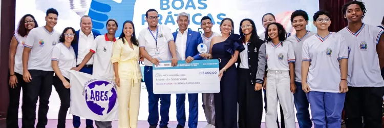 Educadora da rede estadual é premiada por projeto de boas práticas no serviço público