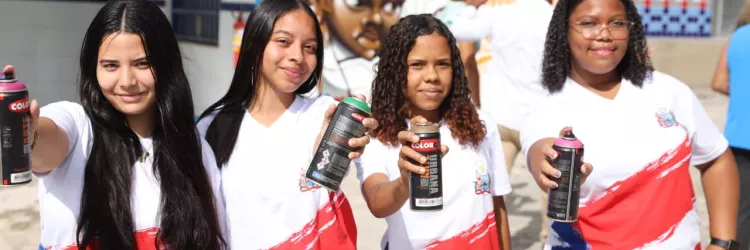 No dia que completa 92 anos, Ipiaú recebe inauguração de colégio estadual e complexo esportivo 