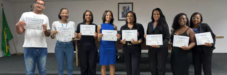 Servidores da SEC recebem certificado de curso básico de Língua Brasileira de Sinais