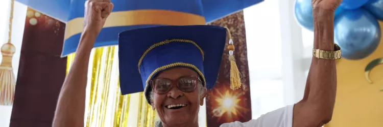 Formatura em Feira de Santana celebra alfabetização e histórias de superação 